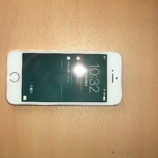 iPhonＳＥ　シルバー　SIMフリー　カバー付き