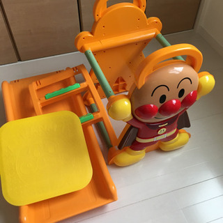 アンパンマンの滑り台の画像