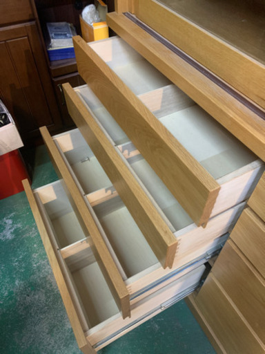 旭川家具？　オーダー　食器戸棚　しっかりした作りでオススメです