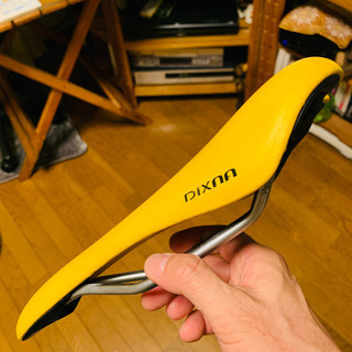 新車外しのサドル
