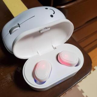 ホワイト　ワイヤレスイヤホン