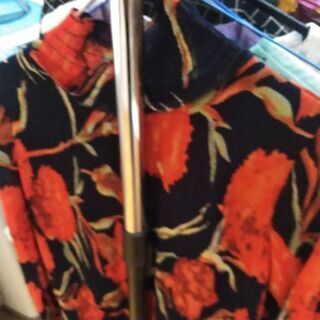 女性用の服　1着200～別館倉庫場所浦添市安波茶においてあります
