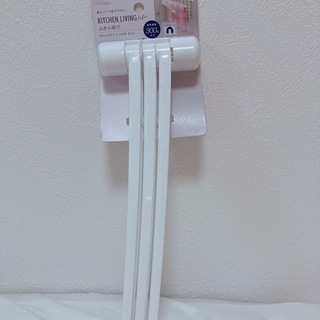 【新品・未使用】ダイソー　マグネット式ふきんかけ　白
