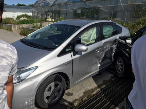 プリウス事故車ジャンク売ります