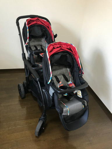双子用ベビーカーとチャイルドシート