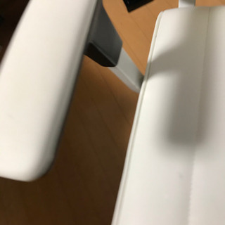 白い椅子の画像