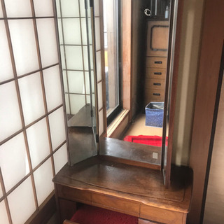 レトロなドレッサー