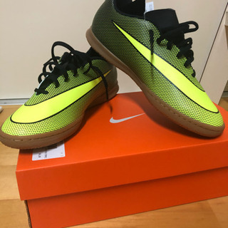 ナイキ ブラバータ2 インドア フットサルシューズ