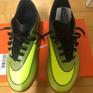 ナイキ ブラバータ2 インドア フットサルシューズの画像