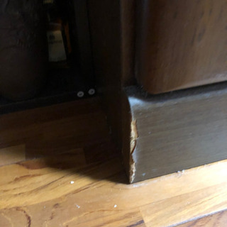 ２０年以上前の古い食器棚の画像