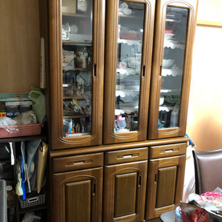 ２０年以上前の古い食器棚