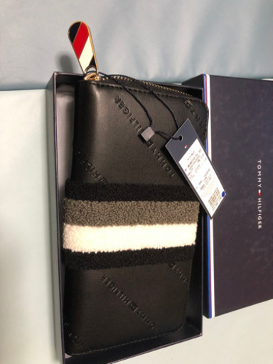 トミーヒルフィガー　長財布　新品　箱あり
