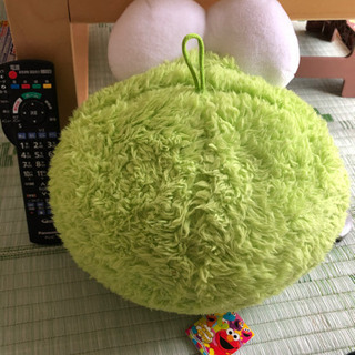 エルモのぬいぐるみ
