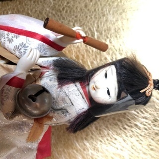 オルゴール付きひえつき人形の画像