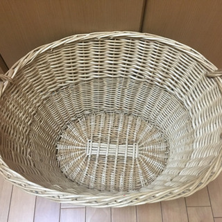 天然素材の大きな深底バスケットの画像