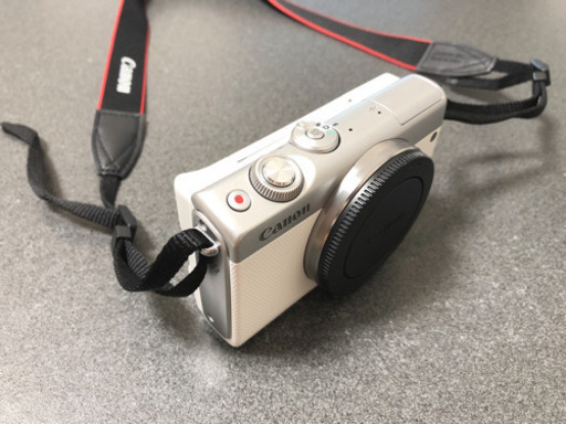 ミラーレスカメラ　canon eos m100