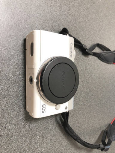ミラーレスカメラ　canon eos m100