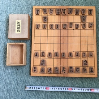 将棋盤と駒のセットの画像