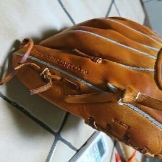 硬式グラブオイル型つけ