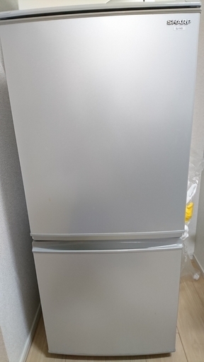 冷蔵庫　ＳＨＡＲＰ　１３７Ｌ　２０１０年製