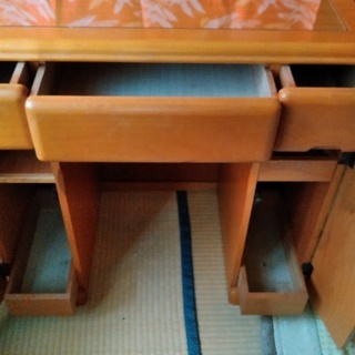 ドレッサー　３０年ものですが、まだまだ使えます。の画像