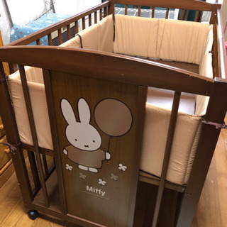 ミッフィーちゃんベビーベッド（３段切替高さ調整）商談中