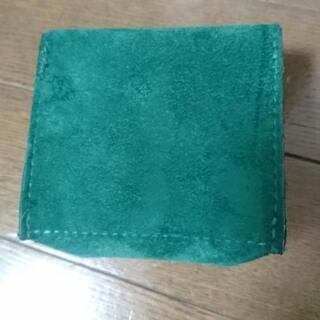 紙袋とケースの画像