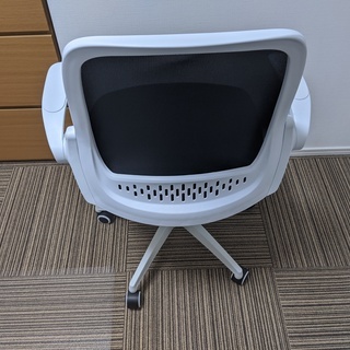 Hbada 椅子 オフィスチェア デスクチェア イス 跳ね上げ式アームレスト コンパクト 約120度ロッキング 360度回転 座面昇降 強化ナイロン樹脂ベース シリンダーカバーがないの画像