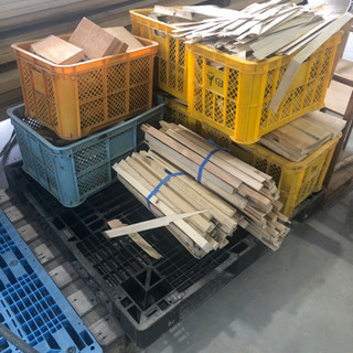 乾燥材軽トラ一台分の画像