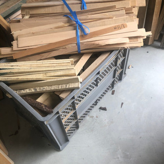 乾燥材軽トラ一台分の画像