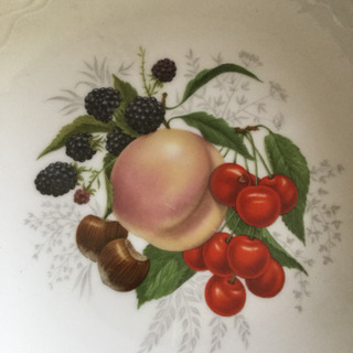 大皿   フルーツ柄  モモ•クリ•チェリー•ベリーの画像