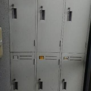美品6人用ロッカーお譲りします❕