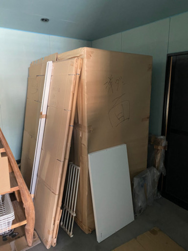 ほぼ新品です。20万円位したクローゼットです。