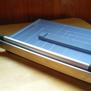 「 セントラル　ペーパーカッター　CS-3 」 A4判　裁断機　日本製　美品の画像
