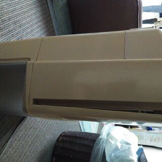 99年製　日立製除湿機差し上げます。の画像