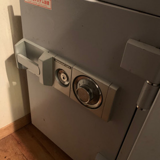 引取の方限定。耐火金庫差し上げます。