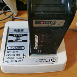 電動アシスト自転車用 バッテリー2個 充電器付きの画像
