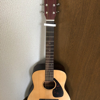 Yamaha ミニアコースティックギター　カポ付き