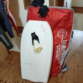 ★値下げ★ウェットスーツ.ボディボードのセットの画像