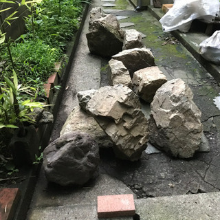 お譲りします→庭石　複数個　引き取りに車で来ていただける方