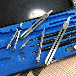 製図セット　コンパス　雲形定規の画像