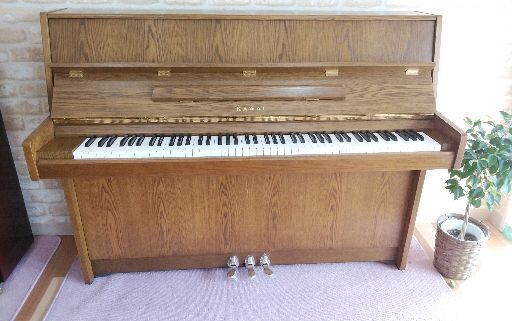とてもかわいいカワイピアノCE11  .高さ108売約済になりました。