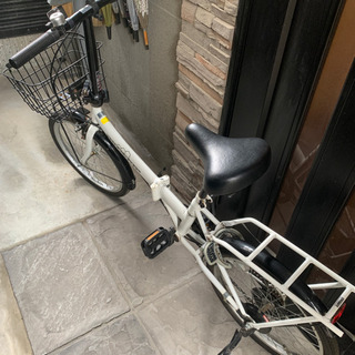 室内保管 折り畳み自転車 20インチ ホワイト 鍵 ライト付きの画像