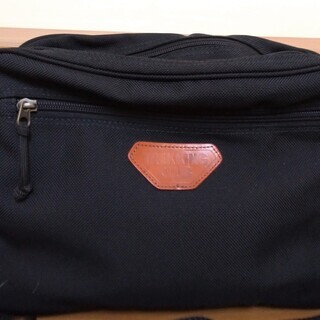 【中古】キャンバス地黒ショルダーバッグ　旅行などに収納力抜群
