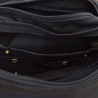 【中古】キャンバス地黒ショルダーバッグ　旅行などに収納力抜群の画像
