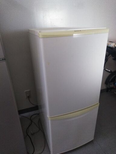 シャープ冷蔵庫 2008年生 135 L 別館倉庫場所浦添市安波茶においてあります