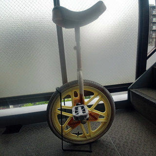 あげます　一輪車オレンジ色　難あり