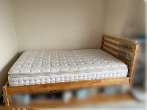 ニトリ　セミダブルマットレス(Nスリーププレミアム)＋イケア、ベットフレーム付