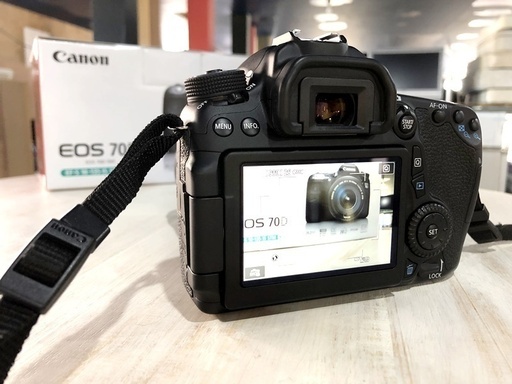 Canon キャノン　EOS70D EF-S 18-135IS STM kit