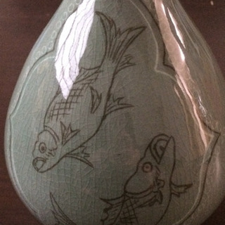 高麗青磁の壺 鯉の画像